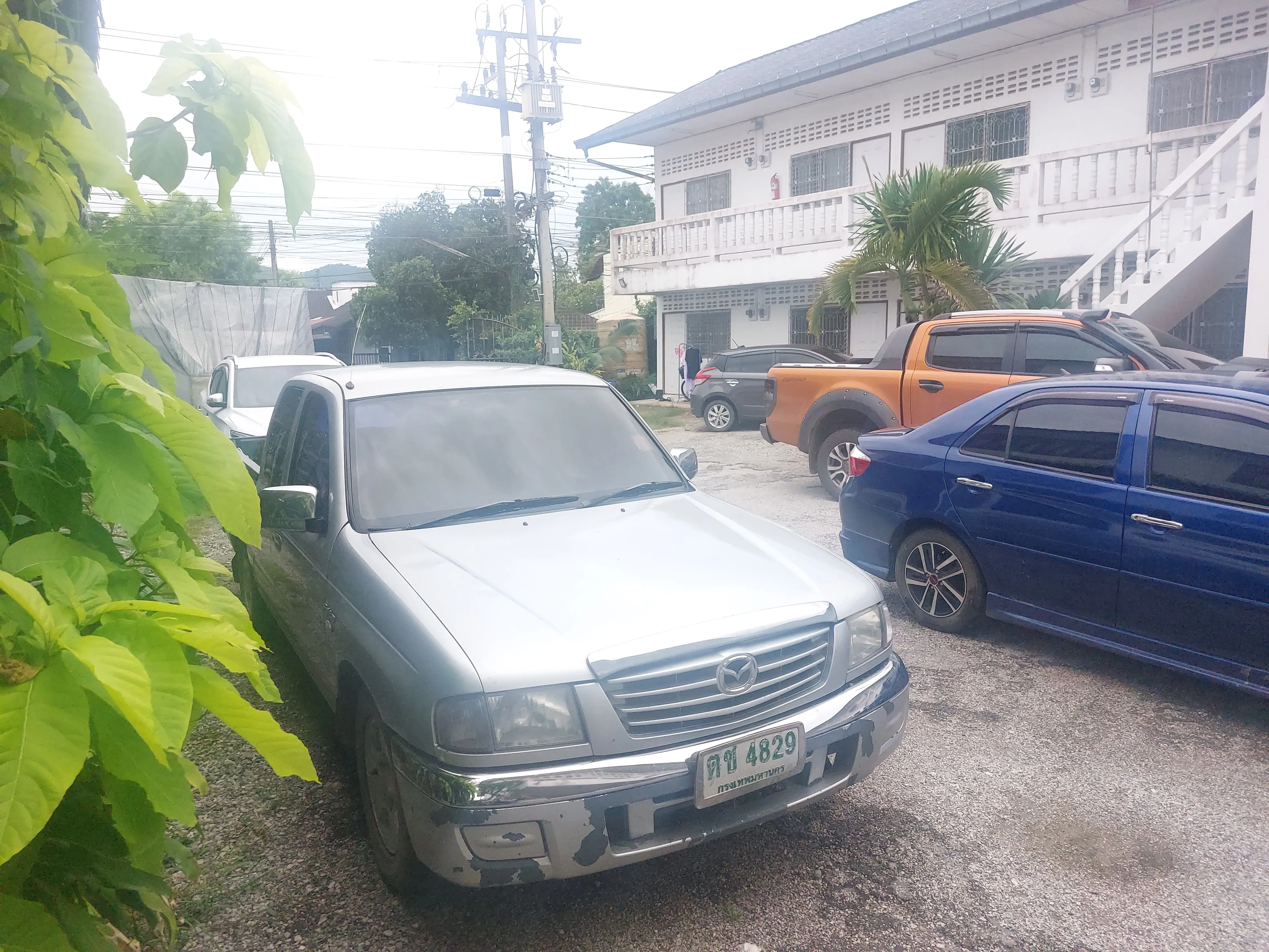 ลานจอดรถกว้างขวาง ปลอดภัย