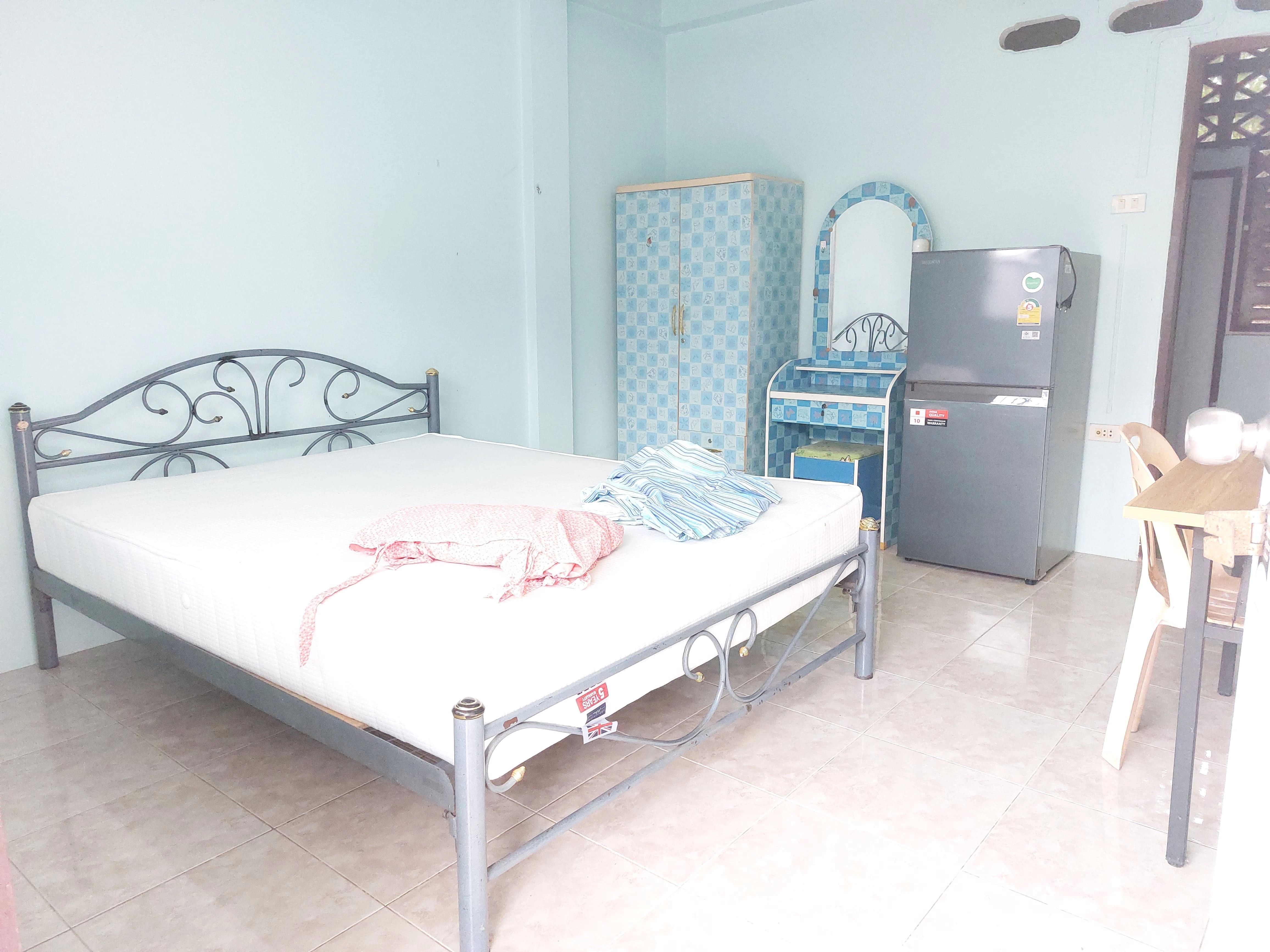 ห้องพัดลมพร้อมตู้เย็น หอพักวงศ์พันธ์ เลย